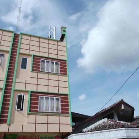 פקאנבארו Guest House Taman Sari Syariah מראה חיצוני תמונה