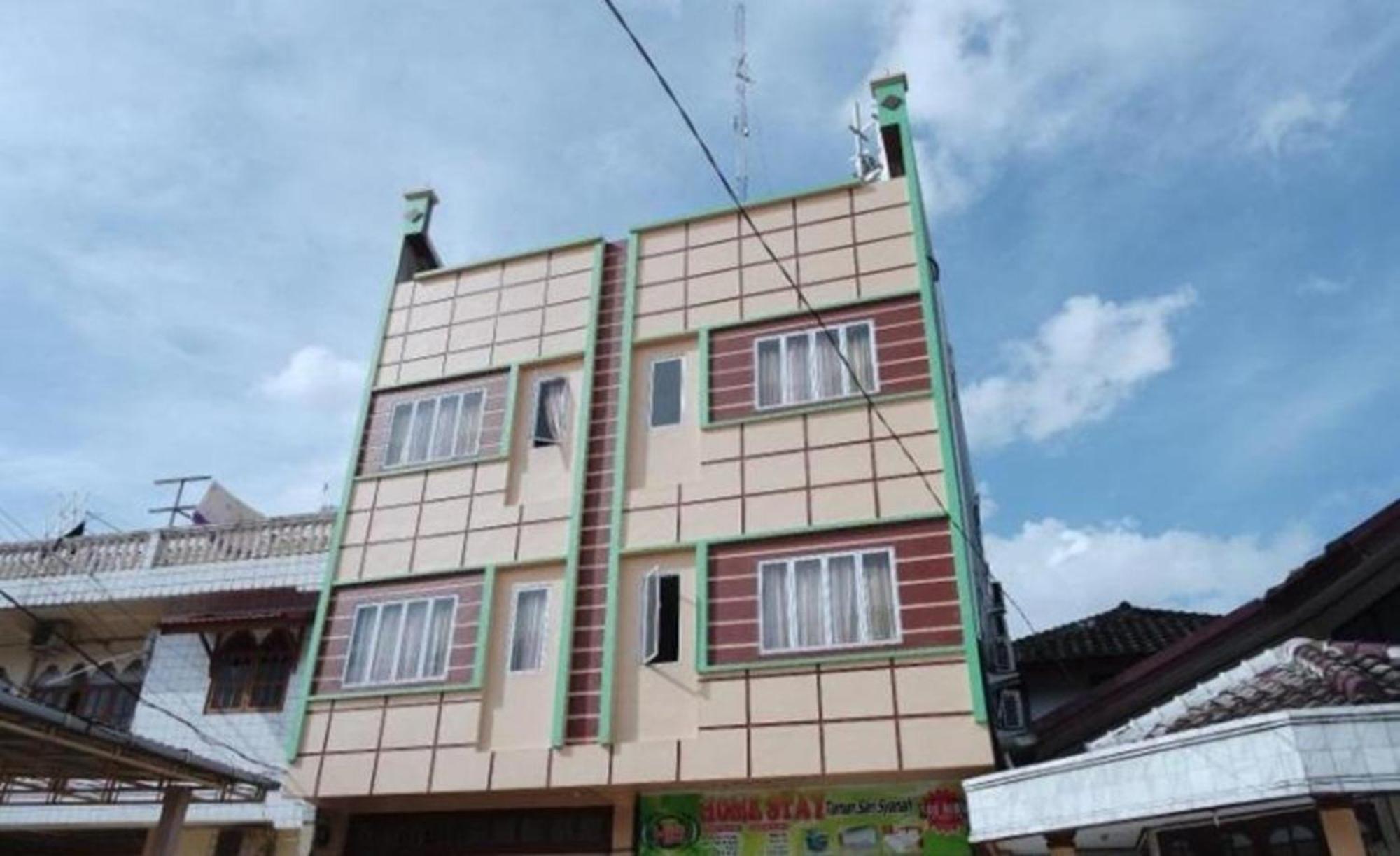 פקאנבארו Guest House Taman Sari Syariah מראה חיצוני תמונה